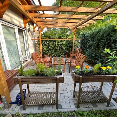 Ferienwohnung Im Stadtzentrum Von Bernau - Komfortable Wohnung Mit 2 Zimmern, Bad, Spuelmaschine, Waschmaschine, Komplette Kueche, Wlan, Terrasse, Ruhige Lage Bernau bei Berlin Zewnętrze zdjęcie